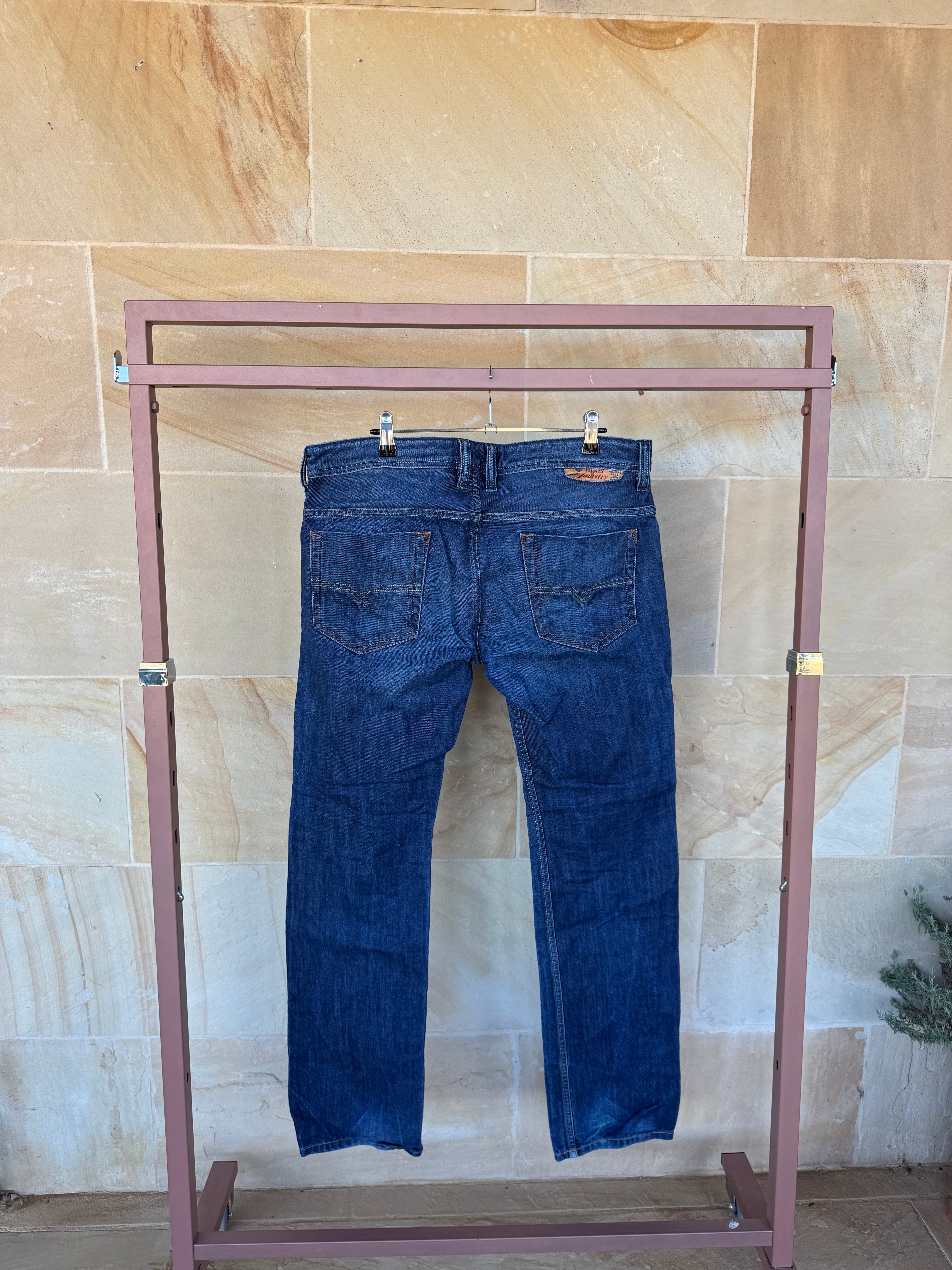 DIESEL INDUSTRY JEANS 32”