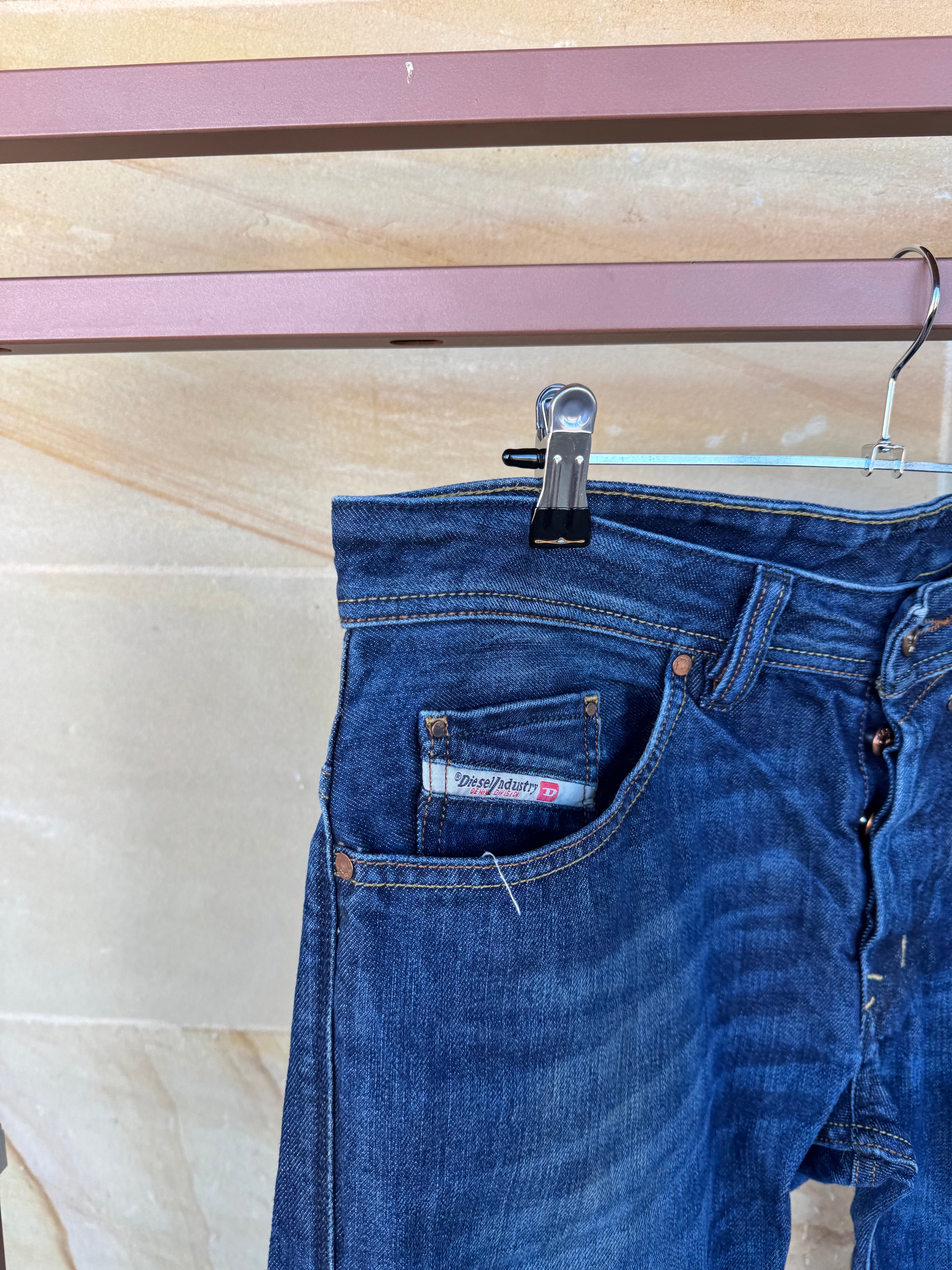 DIESEL INDUSTRY JEANS 32”