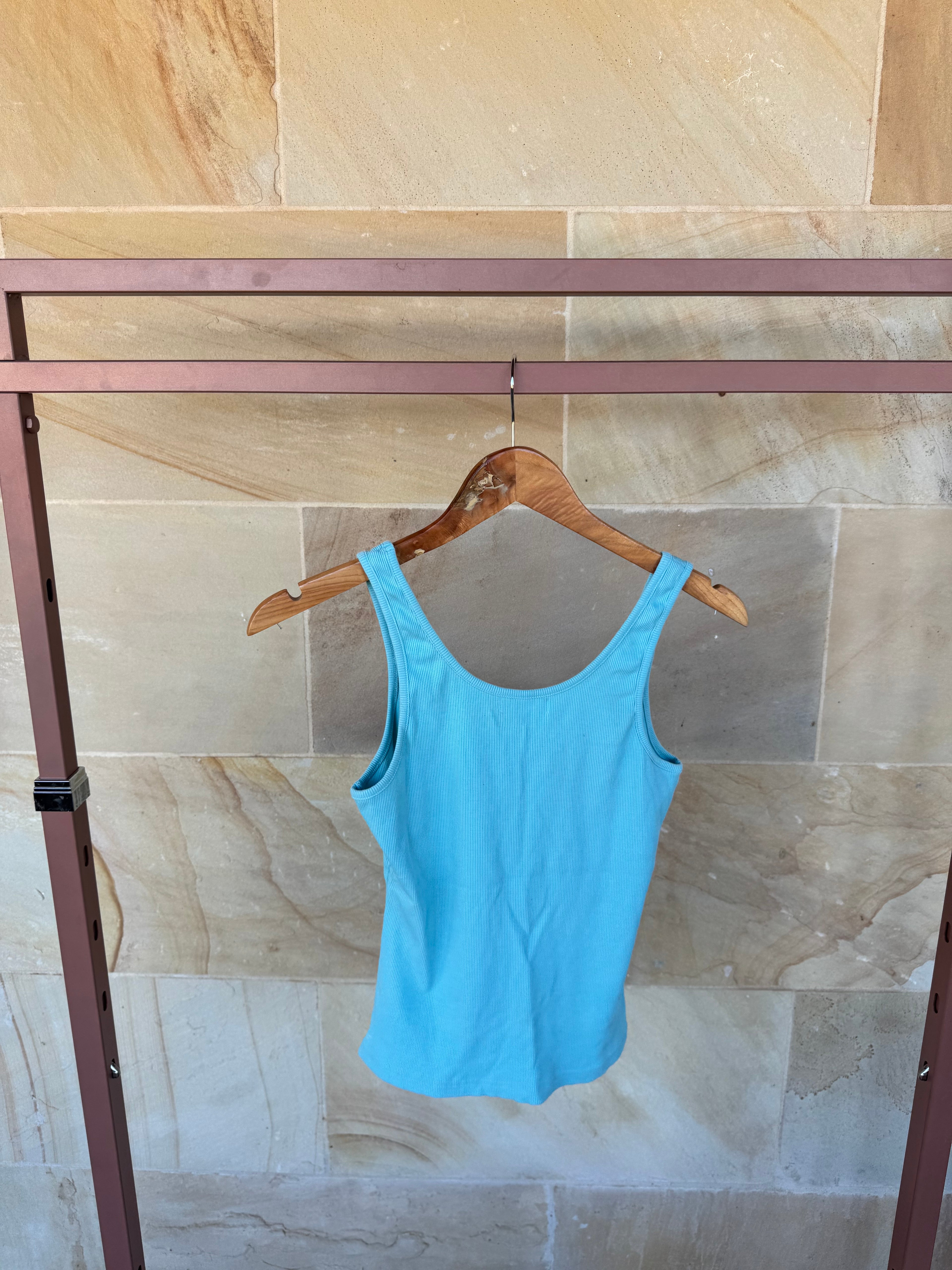 COUNTRY MILE TANK M