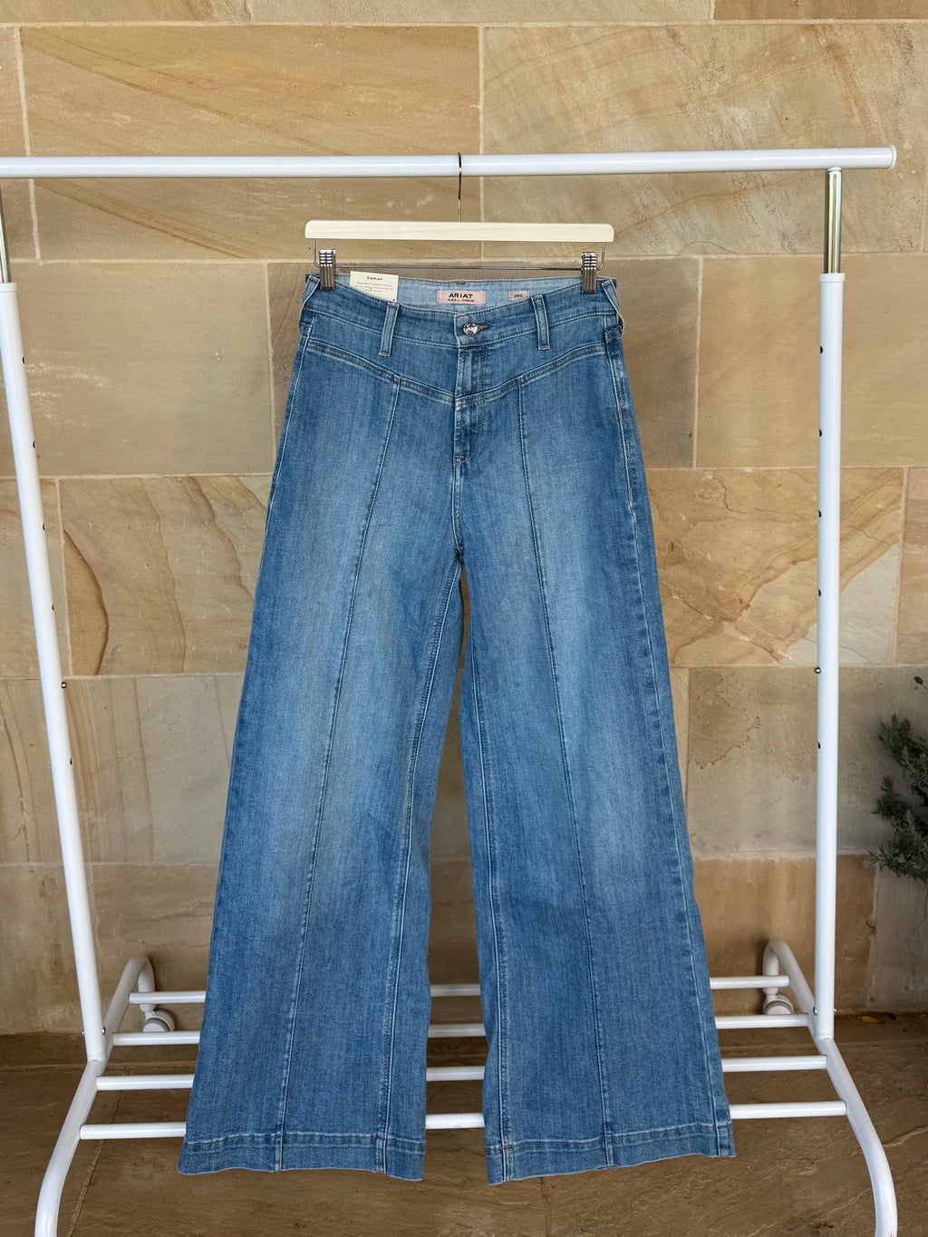 ARIAT JEANS 28S BNWT